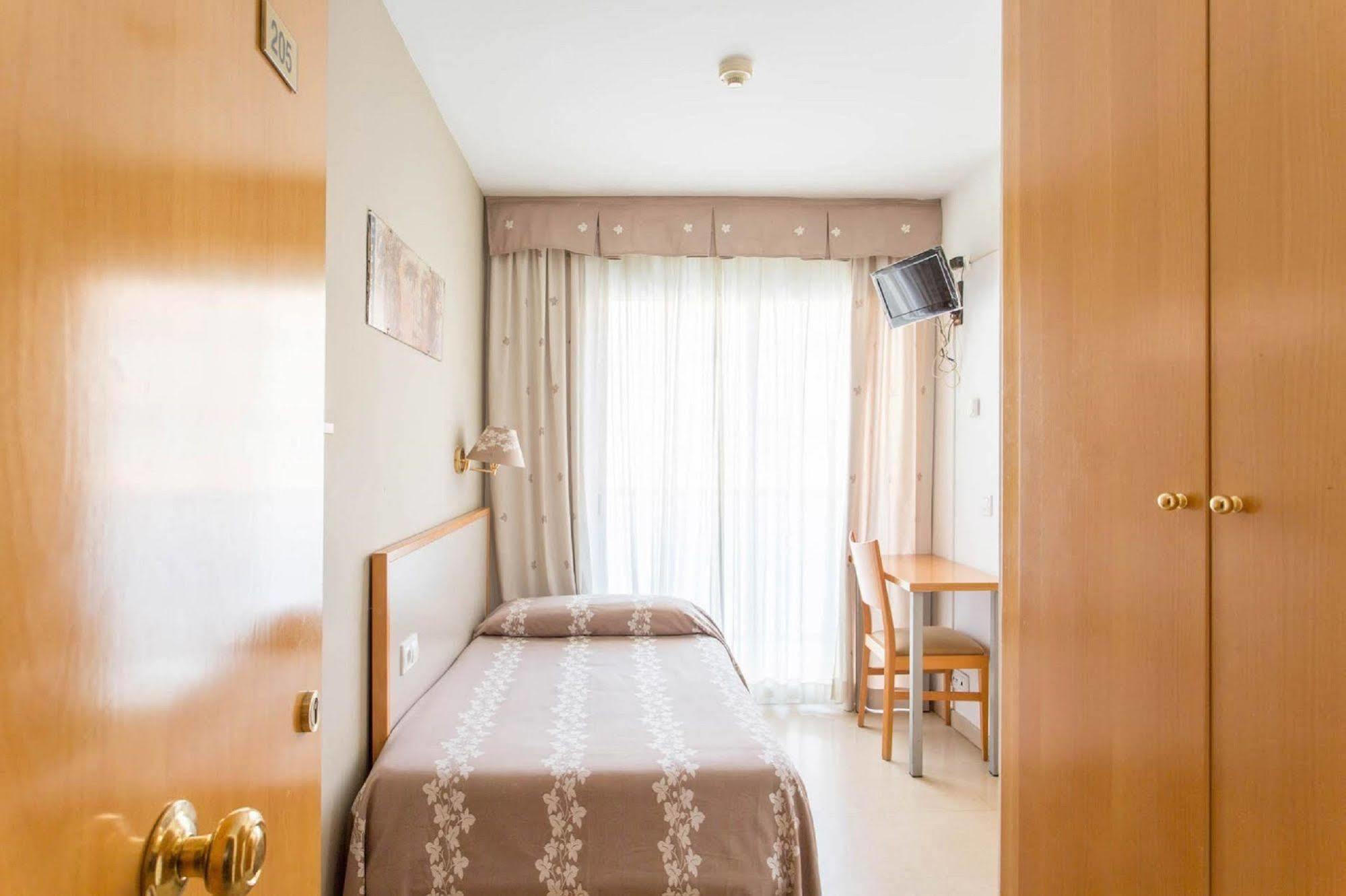 Hotel Cosmos Таррагона Экстерьер фото