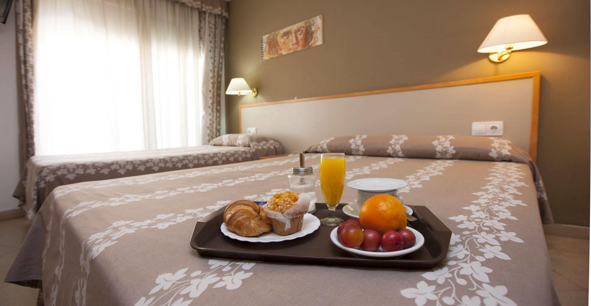 Hotel Cosmos Таррагона Экстерьер фото